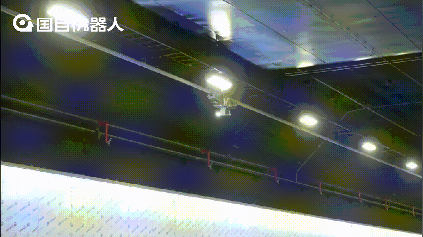 機器人.gif